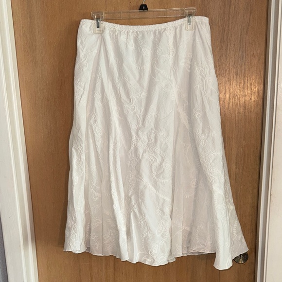 JKLA California Dresses & Skirts - NWOT JKLA California Elegant White Embroidered Skirt with Lining Size Large